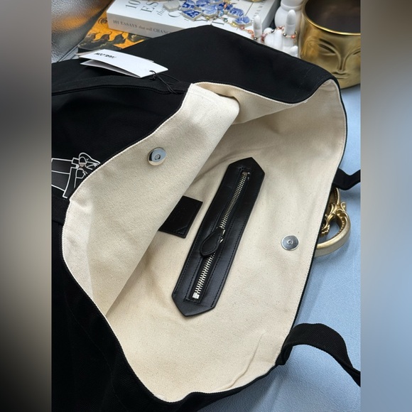 🆕 KARL LAGERFELD PARIS 🧿 NWT Black Ikonik 2.0 Tote Bag, Cartoon Karl Graphic
